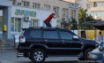 /album/nepochopitelne-hloupe-napady/how-to-get-into-the-car-wie-man-ins-auto-zu-steigen-comment-faire-pour-entrer-dans-la-voiture-jak-se-dostat-do-auta-jpg/